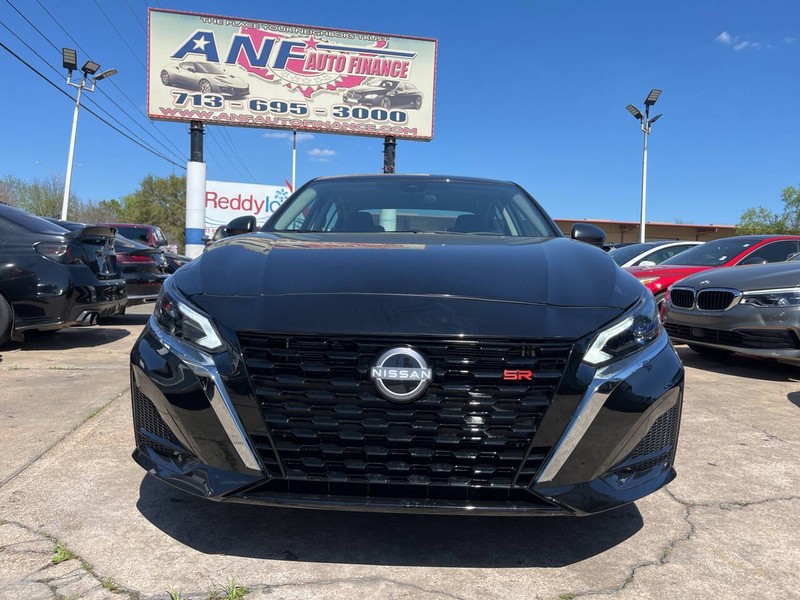 Nissan Altima Vehicle Image 02