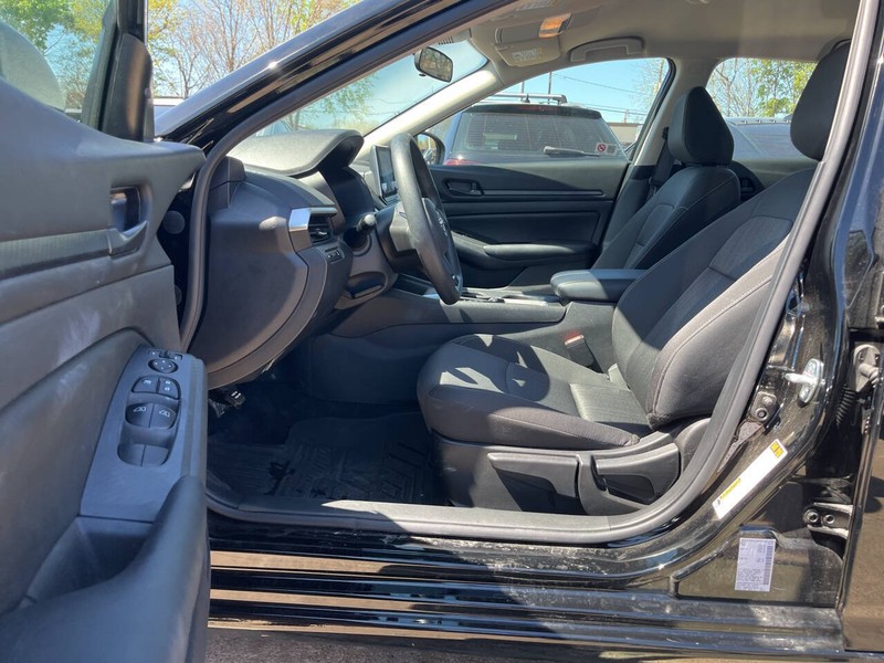 Nissan Altima Vehicle Image 07