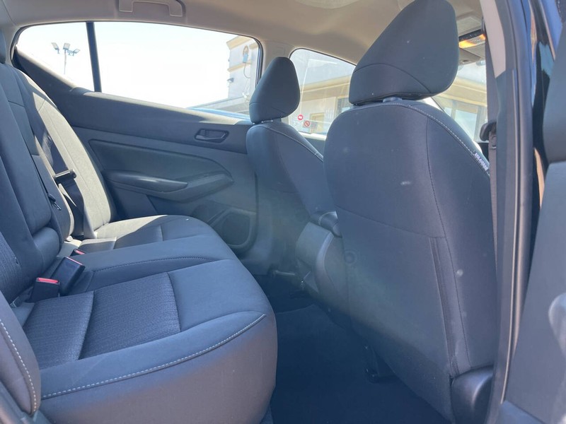 Nissan Altima Vehicle Image 09