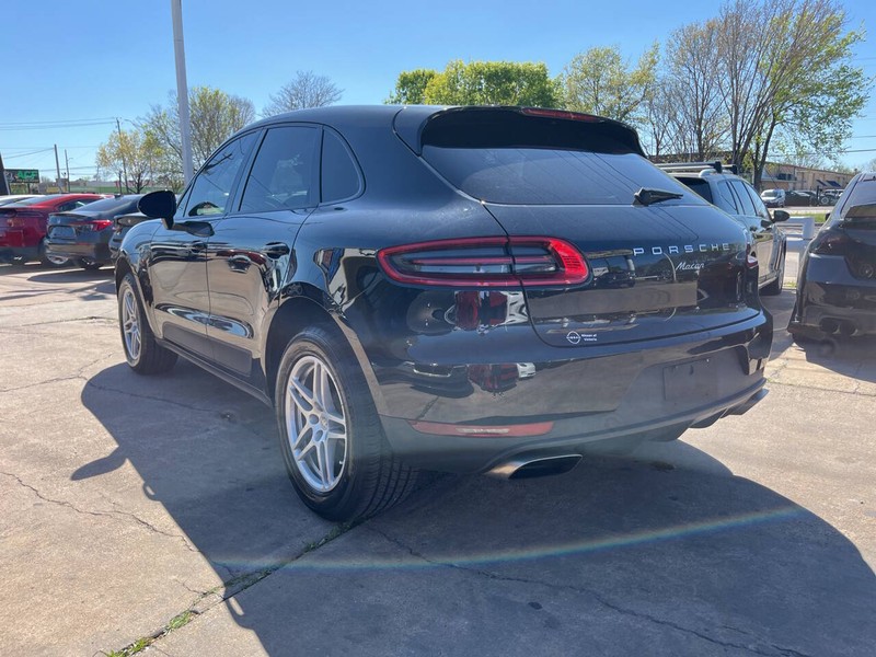 Porsche Macan Vehicle Image 03