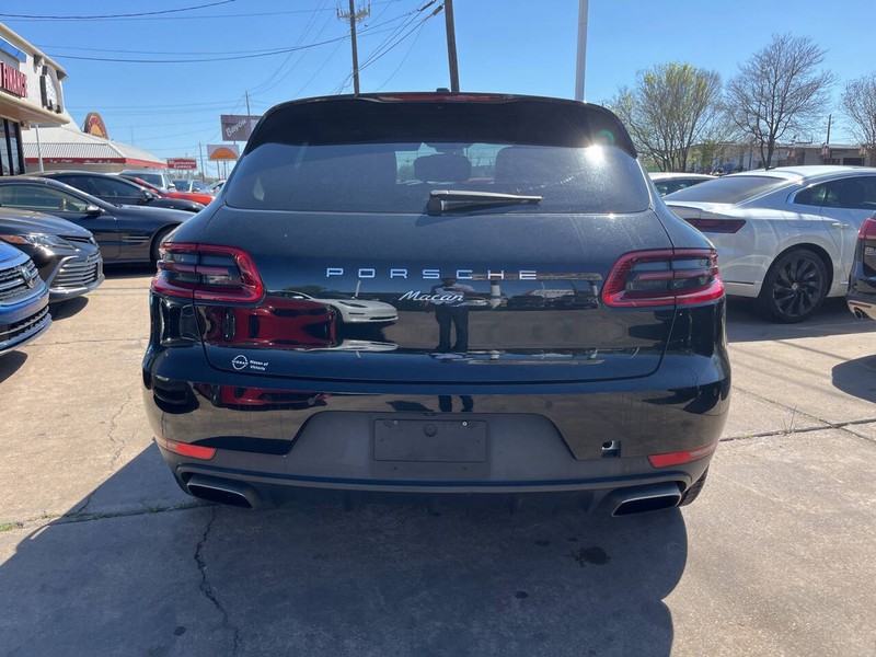 Porsche Macan Vehicle Image 04