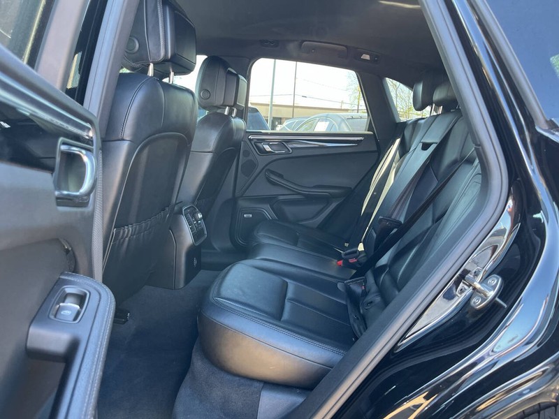 Porsche Macan Vehicle Image 08