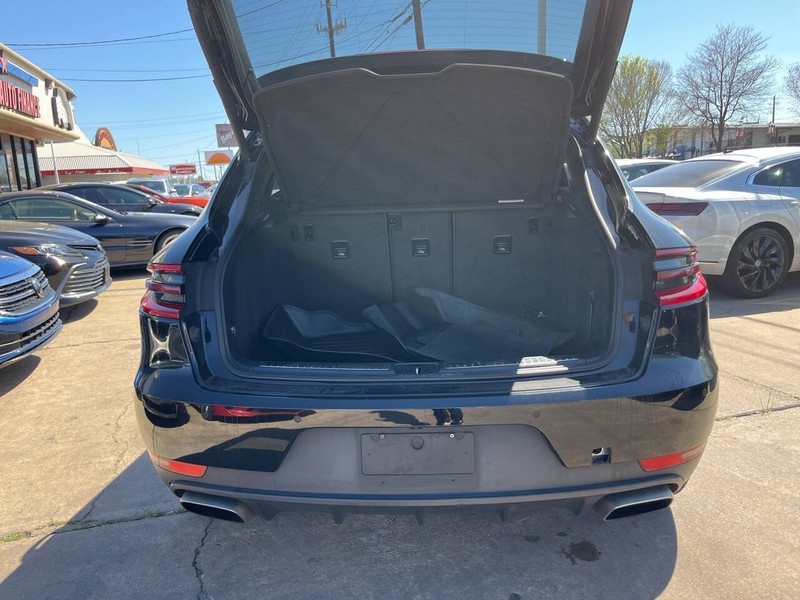 Porsche Macan Vehicle Image 09