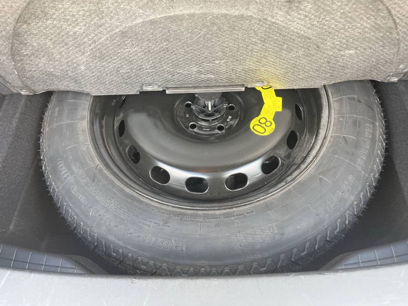 Land Rover Range Rover Velar Vehicle Image 10