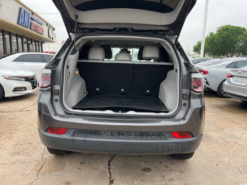 Jeep Compass Vehicle Image 09