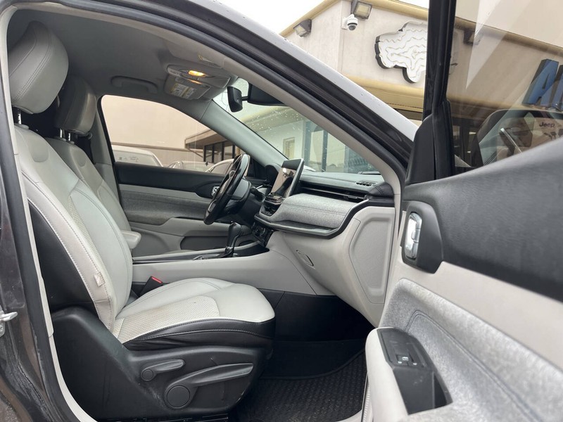 Jeep Compass Vehicle Image 11