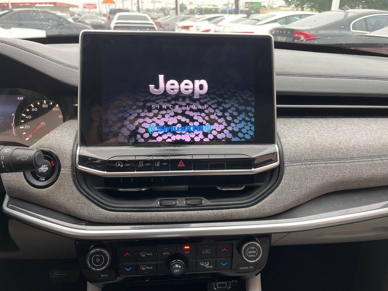 Jeep Compass Vehicle Image 12