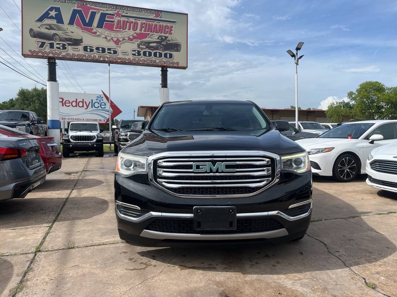 GMC Acadia Vehicle Image 02