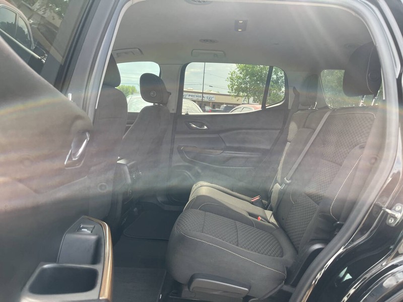 GMC Acadia Vehicle Image 08