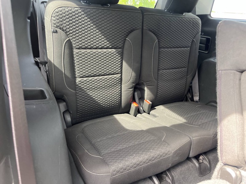 GMC Acadia Vehicle Image 11