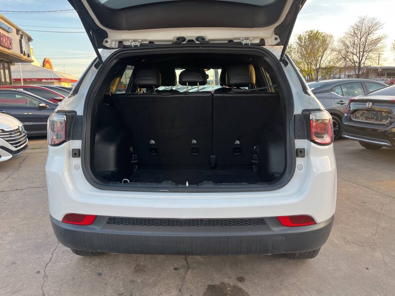 Jeep Compass Vehicle Image 09