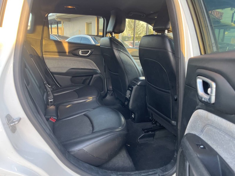 Jeep Compass Vehicle Image 10