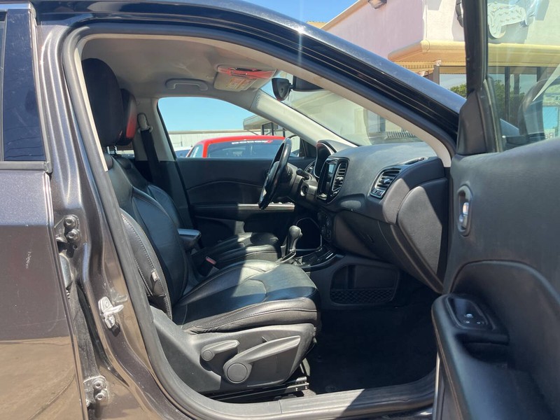 Jeep Compass Vehicle Image 11