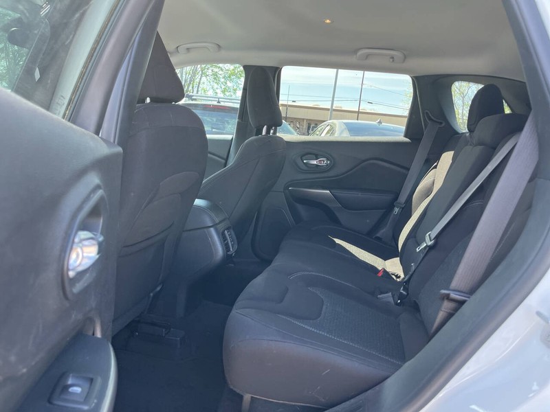 Jeep Cherokee Vehicle Image 08