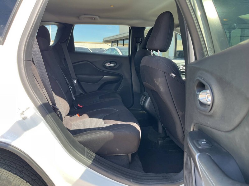 Jeep Cherokee Vehicle Image 10