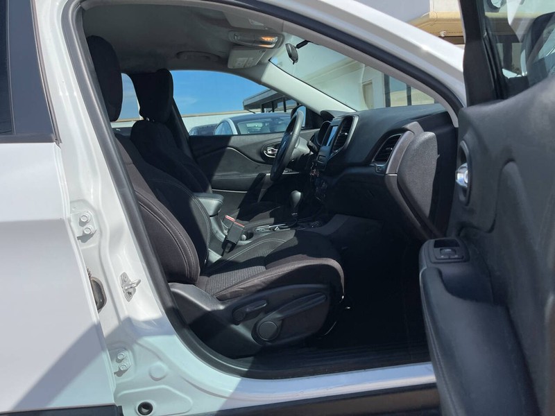 Jeep Cherokee Vehicle Image 11