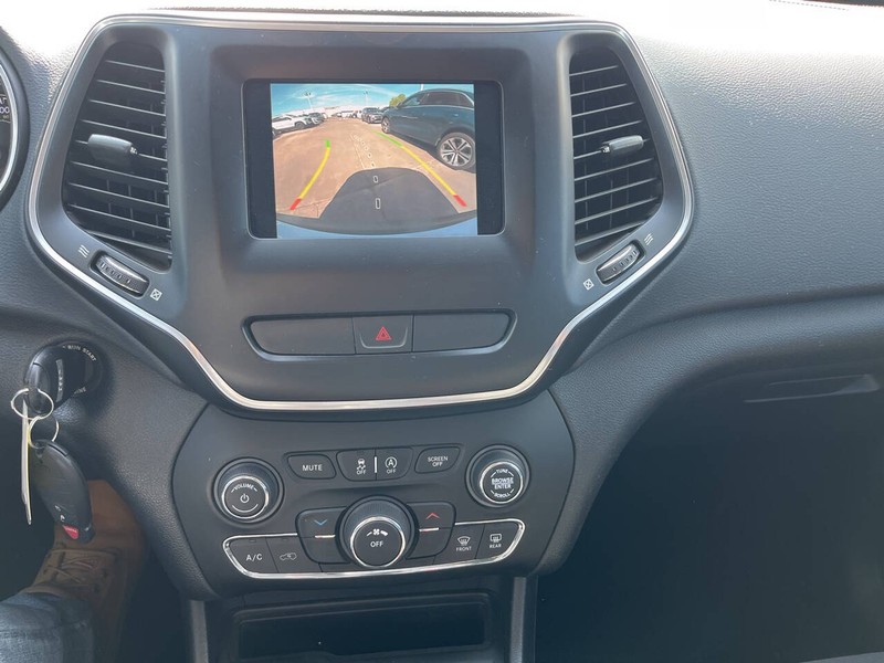 Jeep Cherokee Vehicle Image 12