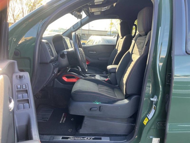 Nissan Frontier Vehicle Image 09