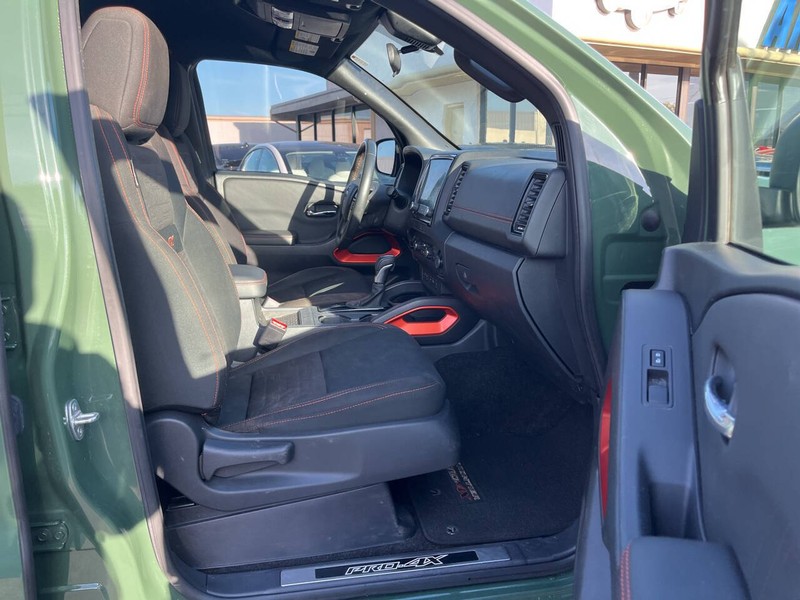 Nissan Frontier Vehicle Image 12