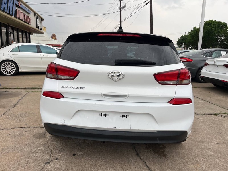 Hyundai Elantra GT Vehicle Image 04