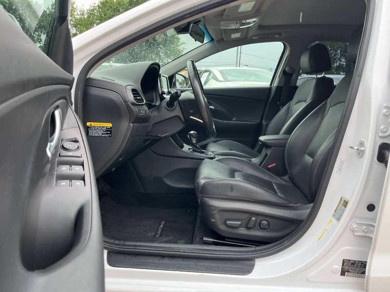 Hyundai Elantra GT Vehicle Image 07