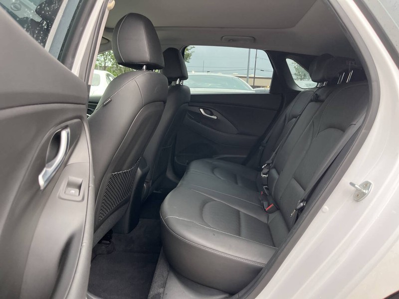 Hyundai Elantra GT Vehicle Image 08