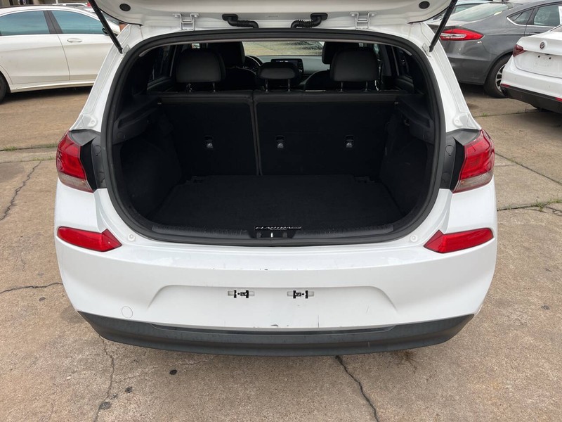 Hyundai Elantra GT Vehicle Image 09