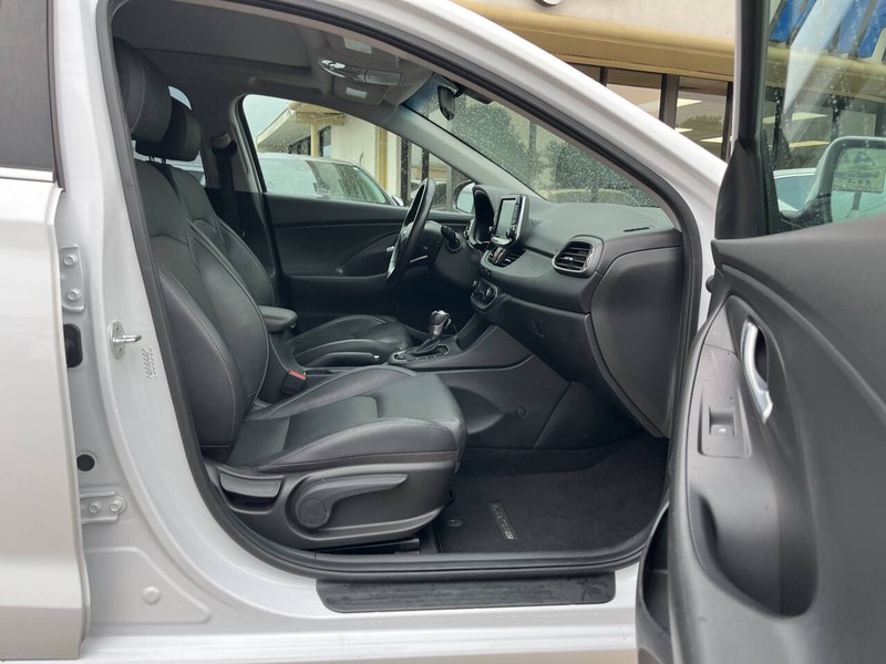 Hyundai Elantra GT Vehicle Image 11