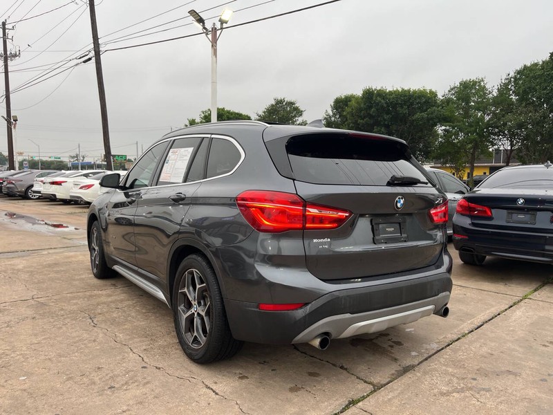 BMW X1 Vehicle Image 03