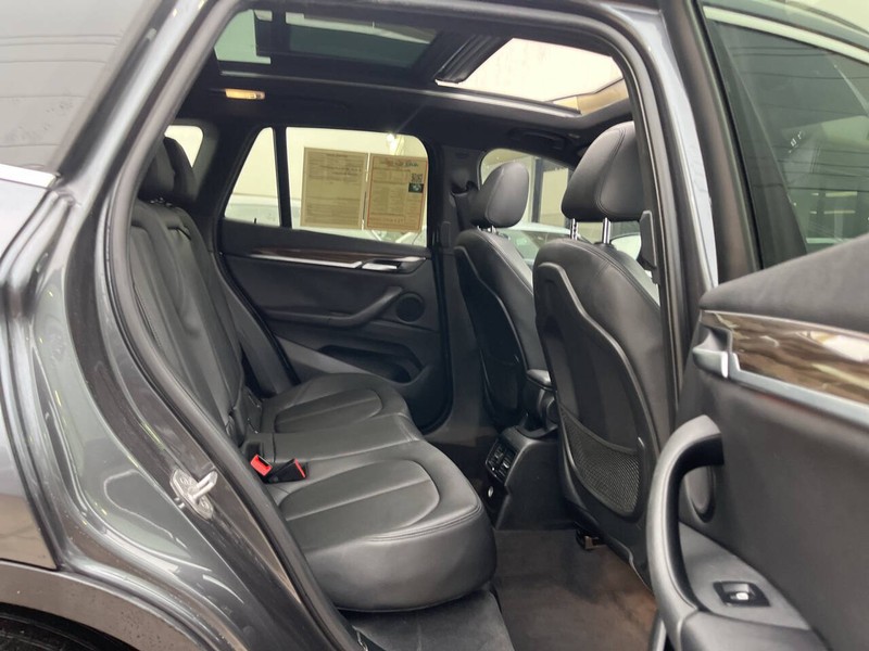 BMW X1 Vehicle Image 09