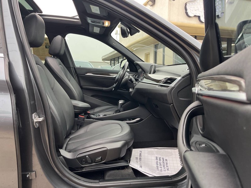 BMW X1 Vehicle Image 11