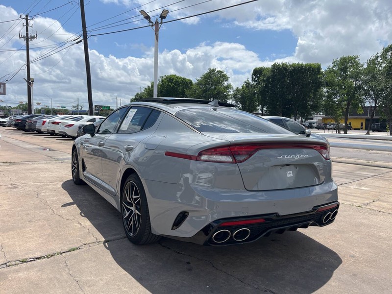 Kia Stinger Vehicle Image 03