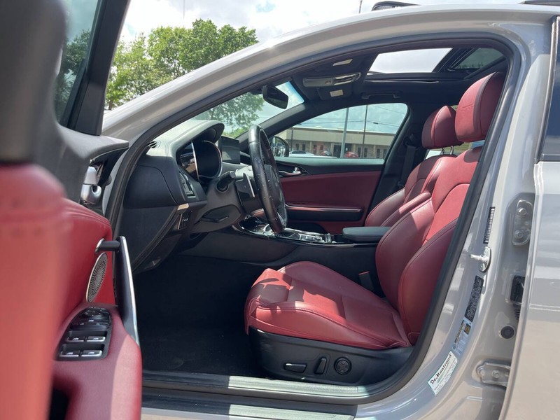 Kia Stinger Vehicle Image 06