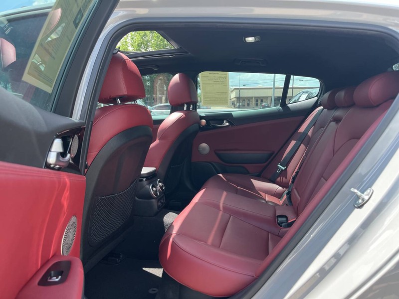 Kia Stinger Vehicle Image 08
