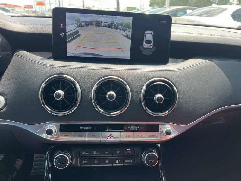 Kia Stinger Vehicle Image 12