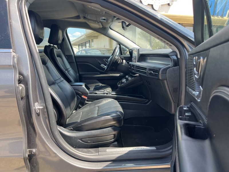 Lincoln Corsair Vehicle Image 11