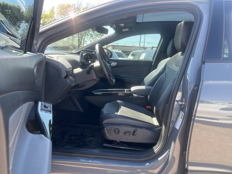 Volkswagen ID.4 Vehicle Image 07