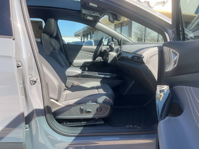 Volkswagen ID.4 Vehicle Image 11