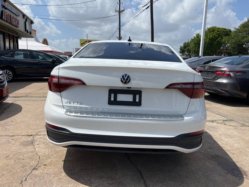 Volkswagen Jetta Vehicle Image 03