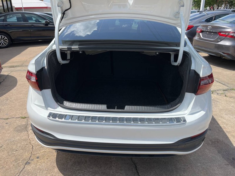 Volkswagen Jetta Vehicle Image 10
