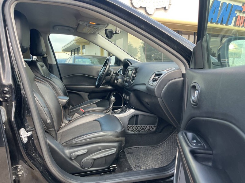 Jeep Compass Vehicle Image 11