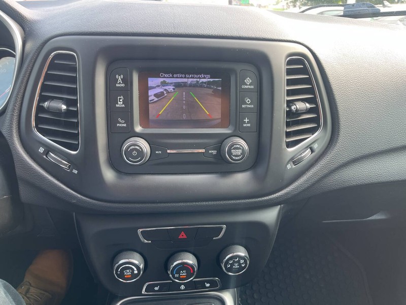 Jeep Compass Vehicle Image 12