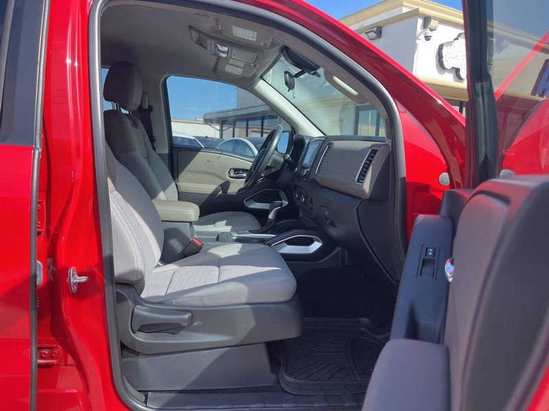 Nissan Frontier Vehicle Image 11