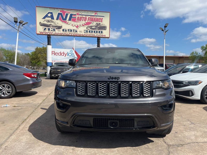 Jeep Grand Cherokee Vehicle Image 02