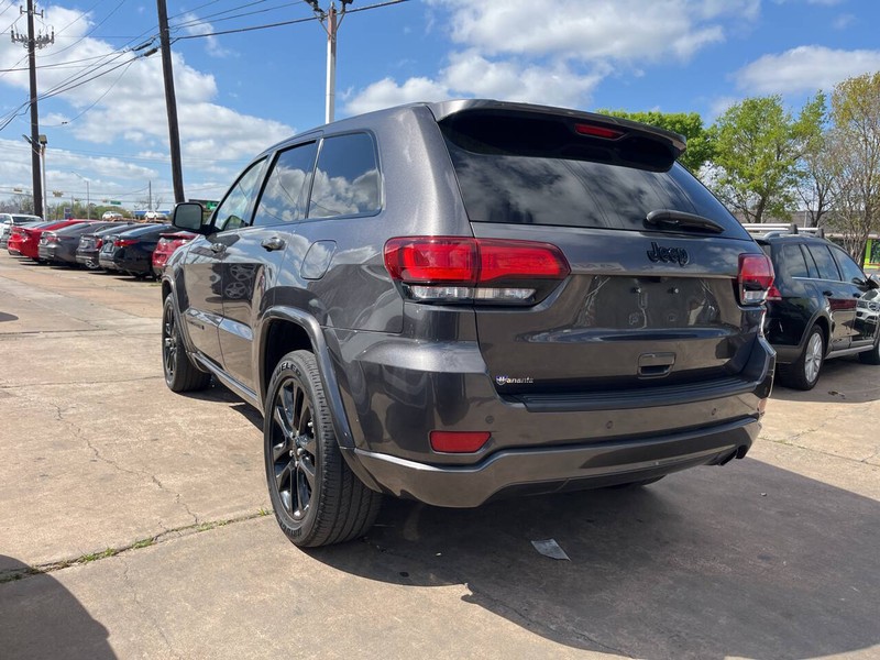 Jeep Grand Cherokee Vehicle Image 03