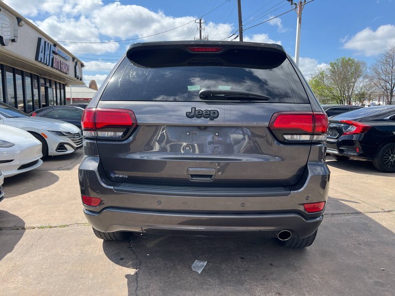 Jeep Grand Cherokee Vehicle Image 04