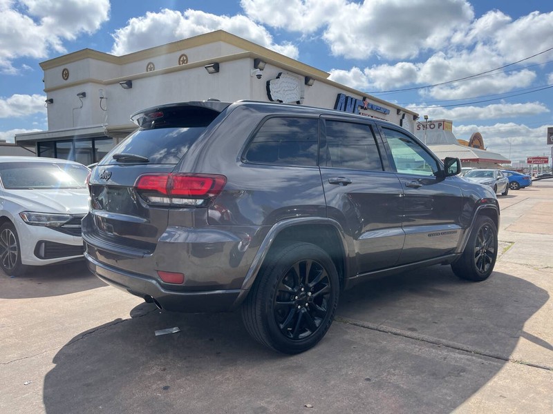 Jeep Grand Cherokee Vehicle Image 05