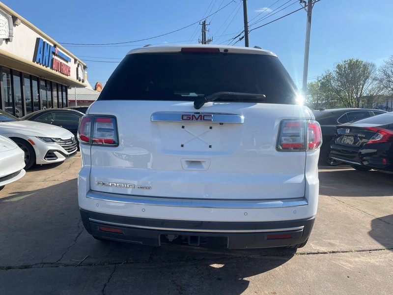 GMC Acadia Limited Vehicle Image 04