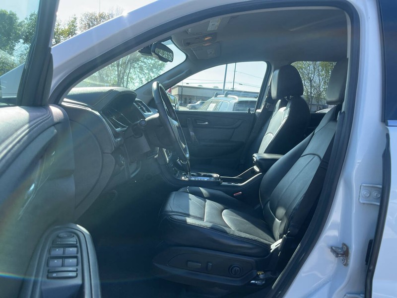 GMC Acadia Limited Vehicle Image 07