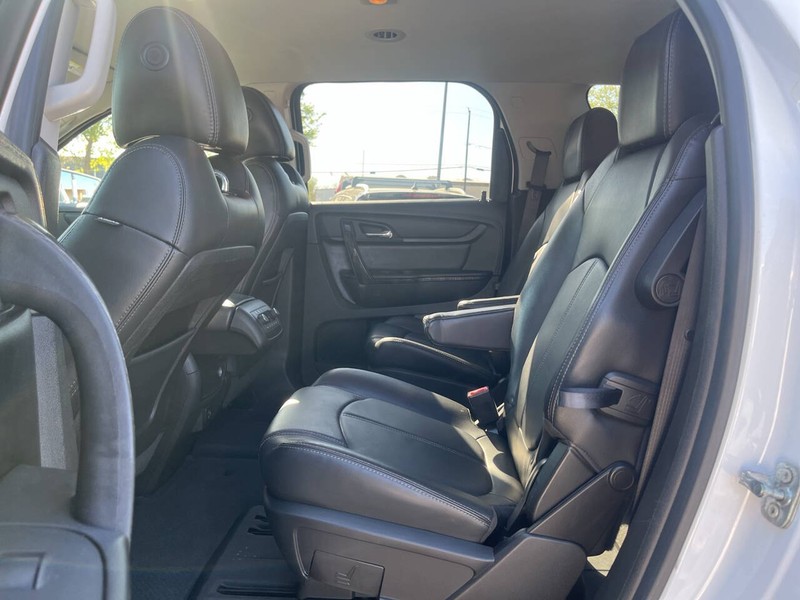 GMC Acadia Limited Vehicle Image 09